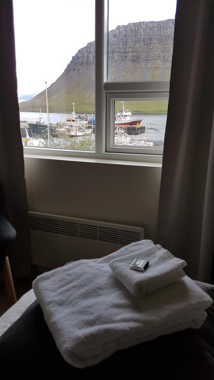 Harbour Inn - Guesthouse Bildudalur Экстерьер фото